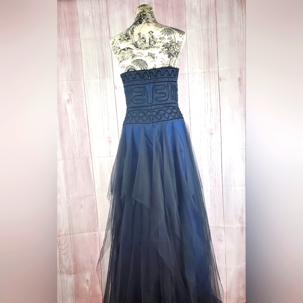 BCBG Maxazria Evening Gown, size 8 - Picture 2 of 3